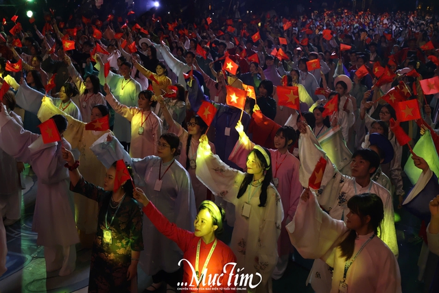 Tóc xanh vạt áo: Bạn trẻ diễu hành, đồng diễn Việt phục- Ảnh 12. Tóc xanh vạt áo: Bạn trẻ diễu hành, đồng diễn Việt phục- Ảnh 12.