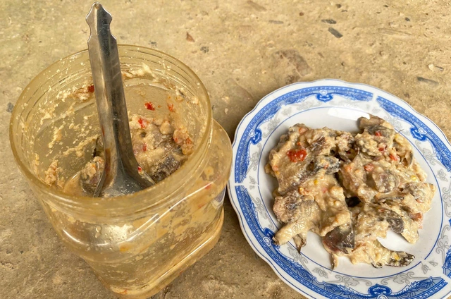 2 more suspected food poisoning cases linked to fermented fish in Da Nang - Ảnh 1.