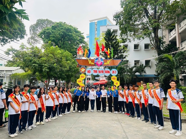 Teen Trường THPT Hoàng Hoa Thám 'cháy' hết mình với Hội trại truyền thống 26-3 - Ảnh 1. Teen Trường THPT Hoàng Hoa Thám 'cháy' hết mình với Hội trại truyền thống 26-3 - Ảnh 1.