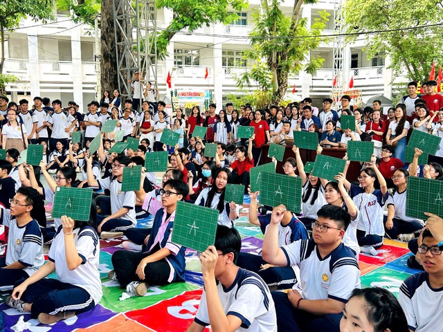 Teen Trường THPT Hoàng Hoa Thám 'cháy' hết mình với Hội trại truyền thống 26-3 - Ảnh 5. Teen Trường THPT Hoàng Hoa Thám 'cháy' hết mình với Hội trại truyền thống 26-3 - Ảnh 5.