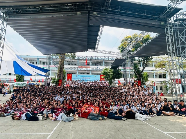 Teen Trường THPT Hoàng Hoa Thám 'cháy' hết mình với Hội trại truyền thống 26-3 - Ảnh 9. Teen Trường THPT Hoàng Hoa Thám 'cháy' hết mình với Hội trại truyền thống 26-3 - Ảnh 9.