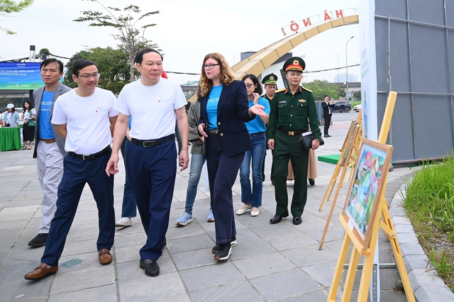 Vietnamese children face rising climate, air pollution risks: UNICEF official - Ảnh 1.