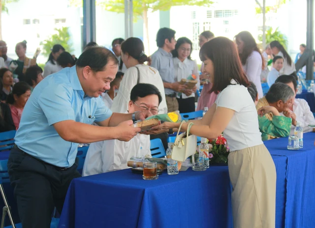 Học sinh Trường THPT Thạnh Lộc có tinh thần vượt khó, sống nghĩa tình- Ảnh 6. Học sinh Trường THPT Thạnh Lộc có tinh thần vượt khó, sống nghĩa tình- Ảnh 6.