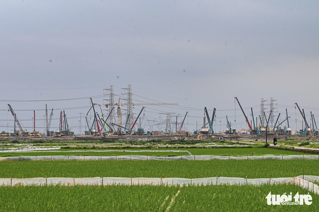 Work speeds up on world’s largest stadium in Hanoi - Ảnh 2.