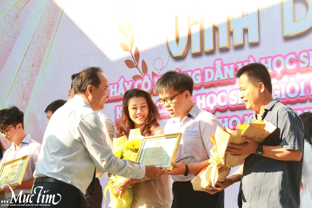 Check in Trường THPT Nguyễn Du: Học hiện đại, trải nghiệm 'đã'- Ảnh 4. Check in Trường THPT Nguyễn Du: Học hiện đại, trải nghiệm 'đã'- Ảnh 4.