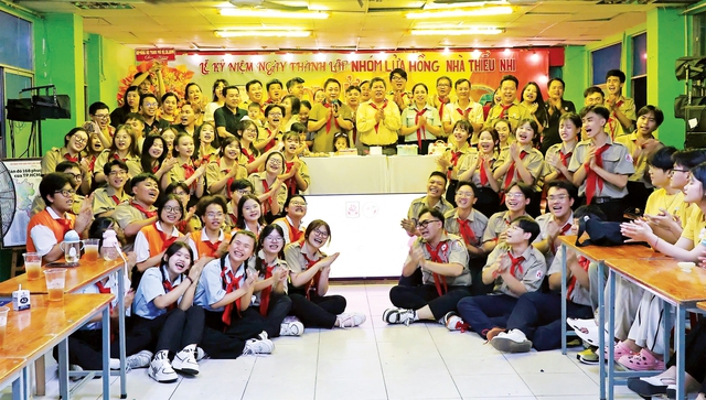 Tình yêu chiếc khăn quàng đỏ của chị cán bộ Đoàn - Ảnh 3.