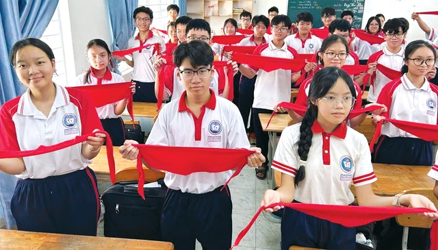 Tình yêu chiếc khăn quàng đỏ của chị cán bộ Đoàn - Ảnh 6.