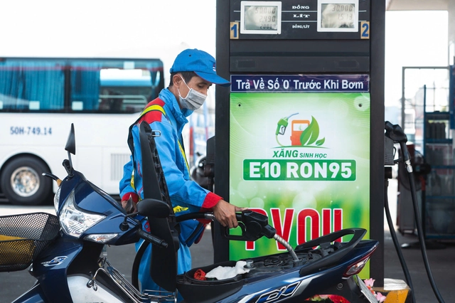 Vietnam to accelerate E10 biofuel roll-out from April to curb gasoline use- Ảnh 1.