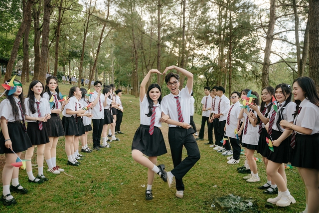 Bộ ảnh kỷ yếu drama nhưng thiết tha tình cảm của lớp 12D3, Trường THPT Pleiku - Ảnh 1.