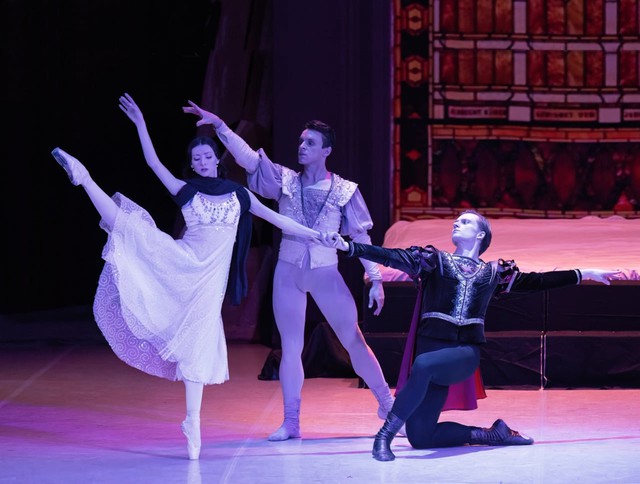 Classic Russian ballets ‘The Nutcracker,’ ‘Romeo and Juliet’ take center stage in Hanoi- Ảnh 4. Classic Russian ballets ‘The Nutcracker,’ ‘Romeo and Juliet’ take center stage in Hanoi- Ảnh 4.