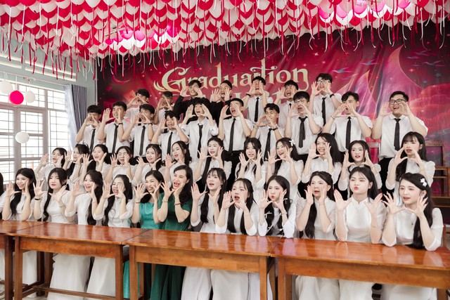 Sân chơi kỷ yếu 2k8: Lớp 12C5 Trường THPT Hoàng Hoa Thám dạo bước qua mùa hạ- Ảnh 7.