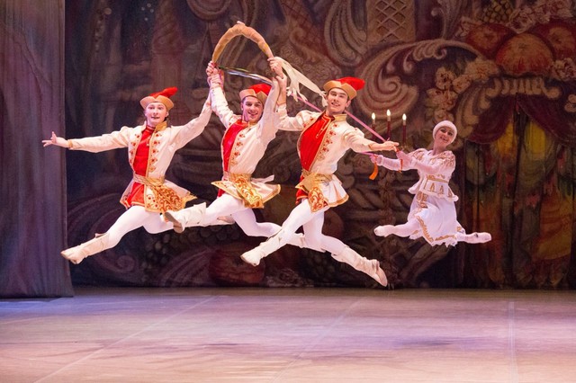 Classic Russian ballets ‘The Nutcracker,’ ‘Romeo and Juliet’ take center stage in Hanoi- Ảnh 2. Classic Russian ballets ‘The Nutcracker,’ ‘Romeo and Juliet’ take center stage in Hanoi- Ảnh 2.