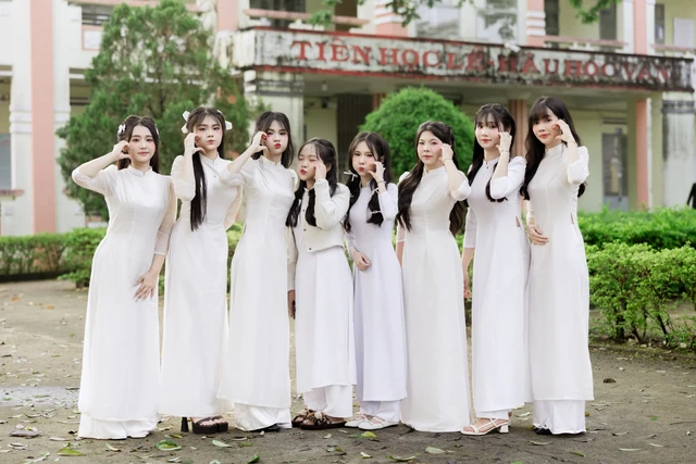 Sân chơi kỷ yếu 2k8: Lớp 12C5 Trường THPT Hoàng Hoa Thám dạo bước qua mùa hạ- Ảnh 8.