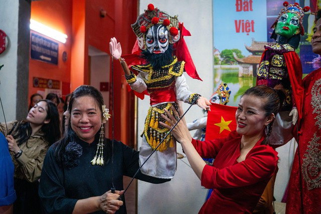 Female consuls general explore Vietnamese culture in Ho Chi Minh City - Ảnh 2.