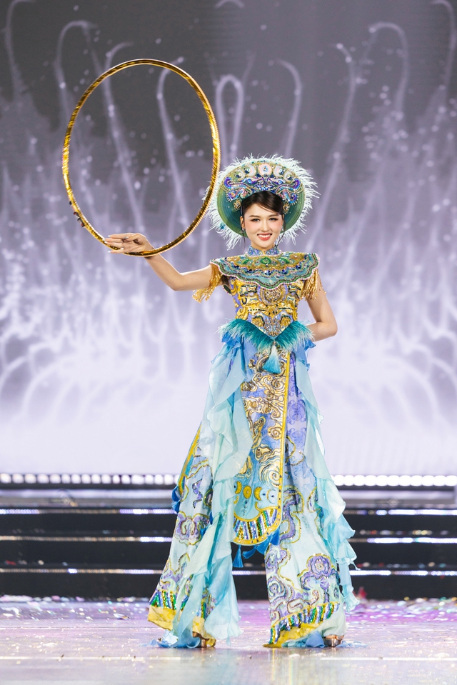 Bảo Ngọc, Minh Kiên cùng thí sinh Miss World Vietnam tôn vinh văn hoá Việt qua thời trang và vũ điệu - Ảnh 7.