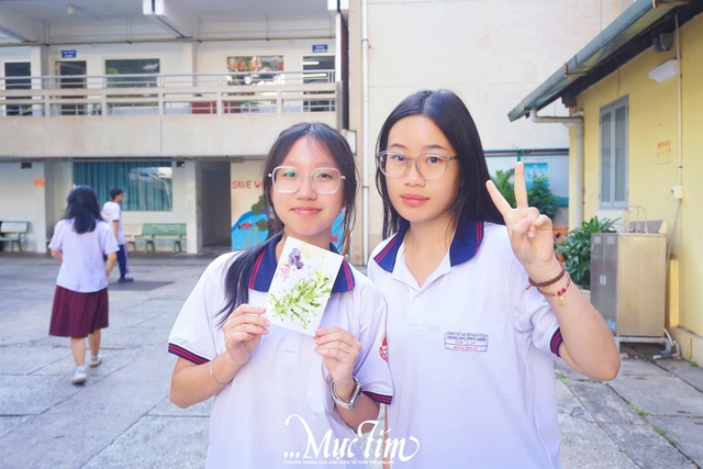 Học sinh Trường Trung học Thực hành Đại học Sư phạm ‘in dấu giờ xanh’ hưởng ứng Giờ Trái Đất- Ảnh 3. Học sinh Trường Trung học Thực hành Đại học Sư phạm ‘in dấu giờ xanh’ hưởng ứng Giờ Trái Đất- Ảnh 3.