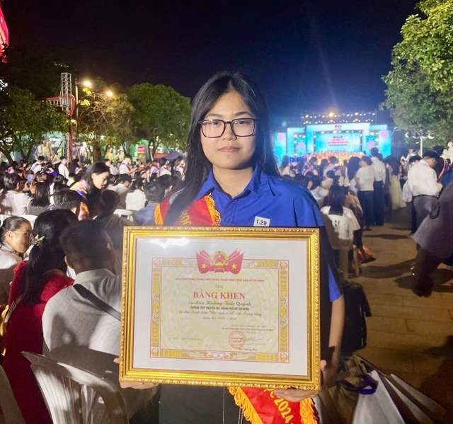 Học sinh tiêu biểu Trường THPT Nguyễn Du: Giỏi sử, mê bóng rổ, năng nổ Đoàn- Ảnh 3. Học sinh tiêu biểu Trường THPT Nguyễn Du: Giỏi sử, mê bóng rổ, năng nổ Đoàn- Ảnh 3.