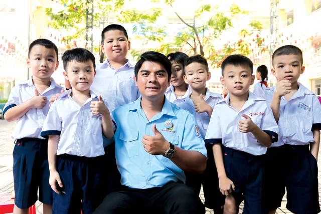 Con ngoan trò giỏi tưng bừng ở trường TH Bình Chuẩn - Ảnh 2.