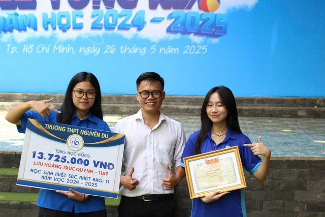 Học sinh tiêu biểu Trường THPT Nguyễn Du: Giỏi sử, mê bóng rổ, năng nổ Đoàn- Ảnh 2. Học sinh tiêu biểu Trường THPT Nguyễn Du: Giỏi sử, mê bóng rổ, năng nổ Đoàn- Ảnh 2.