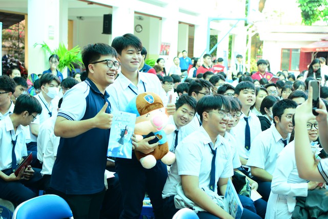 Trường THPT Nguyễn Hiền mở photobooth và boardgames tại Ngày hội Tự tin vào lớp 10- Ảnh 4.