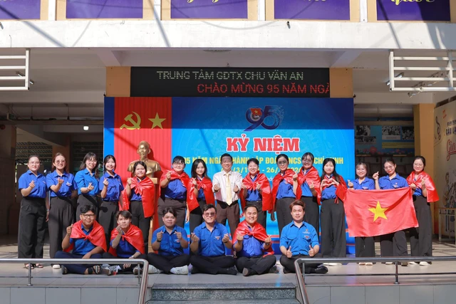 Check-in Trung tâm GDTX Chu Văn An tại Ngày hội Tự tin vào lớp 10- Ảnh 1.