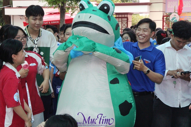 Trường THPT Nguyễn Hiền mở photobooth và boardgames tại Ngày hội Tự tin vào lớp 10- Ảnh 2.