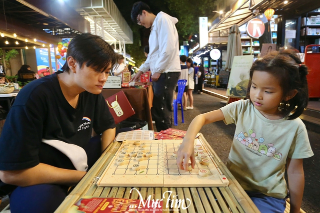 Đa dạng hoạt động giải trí buổi đêm hấp dẫn tại Đường sách TP.HCM- Ảnh 5.