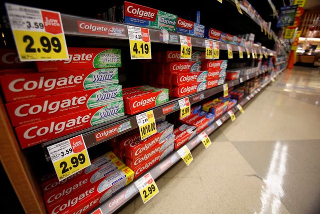 Colgate must face lawsuits over safety of mouth rinse for young children - Ảnh 1.