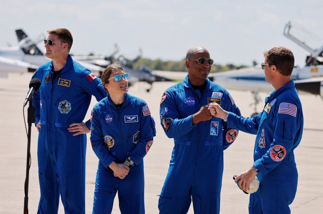 NASA's Artemis astronauts enter final preparations for Moon mission - Ảnh 1.