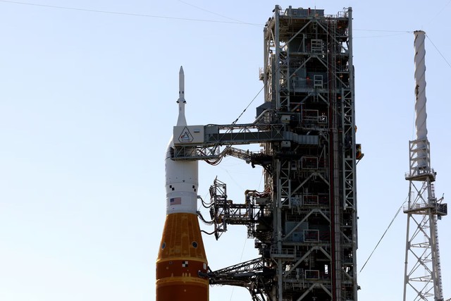 NASA's Artemis astronauts enter final preparations for Moon mission - Ảnh 4.