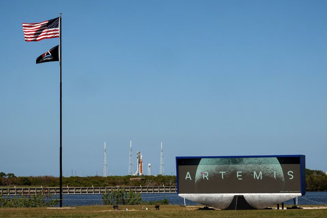 NASA's Artemis astronauts enter final preparations for Moon mission - Ảnh 3.