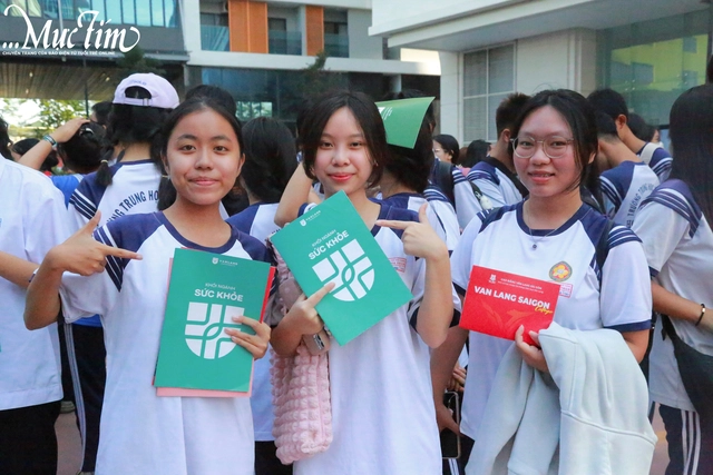 Hơn 5.000 học sinh THPT đến Trường đại học Văn Lang khám phá ngành học tương lai - Ảnh 1.