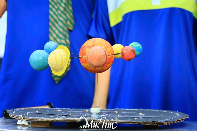 Học trò Trường THPT Nguyễn Trãi biến ý tưởng khoa học thành sản phẩm - Ảnh 4.