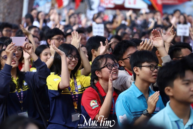 ‘Say hi’ thanh xuân rực rỡ với Trường THPT Bùi Thị Xuân - Ảnh 3.