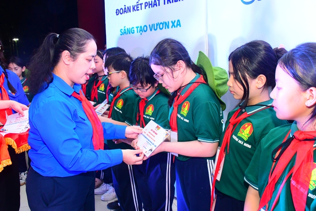 Phường đầu tiên tại TP.HCM tổ chức xong Hội thi Chỉ huy Đội giỏi năm học 2025 -2026- Ảnh 1.