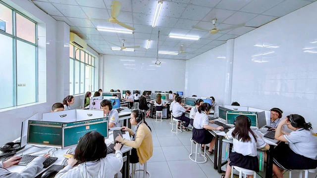 Trường THCS - THPT Hồng Hà mang mô hình giáo dục gắn thực tiễn đến ngày hội Tự tin lớp 10 - Ảnh 4.