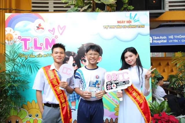 Trường THPT Ten Lơ Man ‘tăng tốc’ những với ngày hội tư vấn - Ảnh 1.