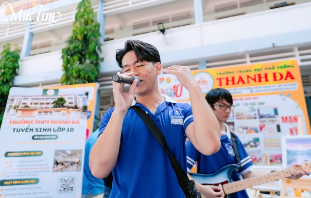 Trường THPT Thanh Đa mang cả ban nhạc đến Ngày hội Tự tin vào lớp 10 - Ảnh 3.