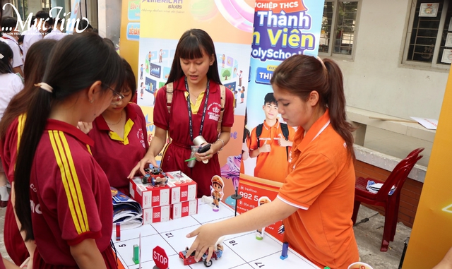 Hào hứng nhận quà với các gian tư vấn tại Ngày hội Tự tin vào lớp 10 - Ảnh 4.