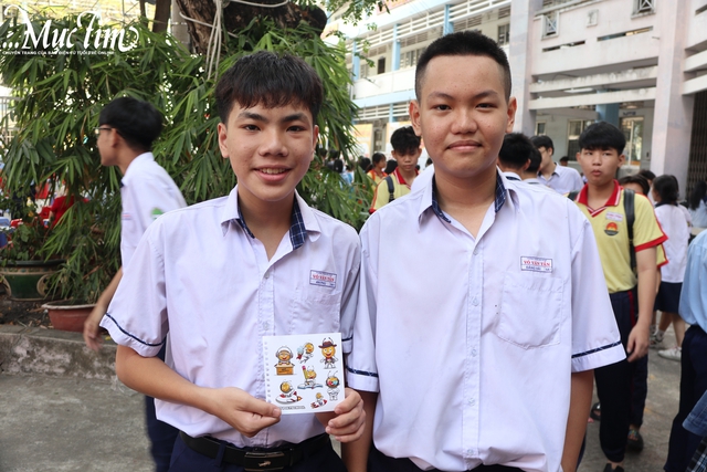 Hào hứng nhận quà với các gian tư vấn tại Ngày hội Tự tin vào lớp 10 - Ảnh 3.