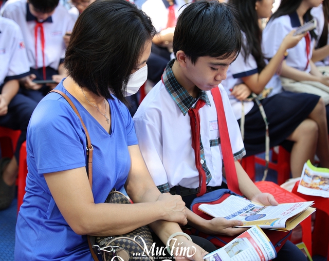 Con chọn trường, ba mẹ cùng đồng hành tại Ngày hội Tự tin vào lớp 10 - Ảnh 1.