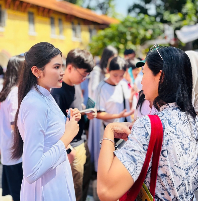 Teen lớp 9 ‘chốt’ nguyện vọng sau khi ghé gian tư vấn Trường THPT Bùi Thị Xuân, Trưng Vương - Ảnh 10.