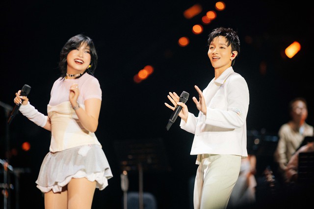 4 cặp cầu hôn trong ca khúc đám cưới của Hoàng Dũng tại concert Xoay tròn - Ảnh 4.