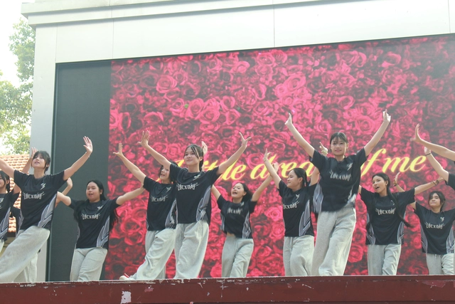 Loạt hoạt động hấp dẫn tại gian tư vấn Trường THPT Nguyễn Du, THPT Marie Curie- Ảnh 8.