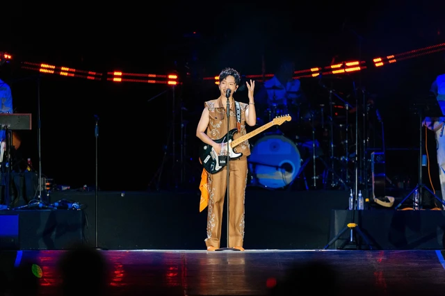 4 cặp cầu hôn trong ca khúc đám cưới của Hoàng Dũng tại concert Xoay tròn - Ảnh 1.