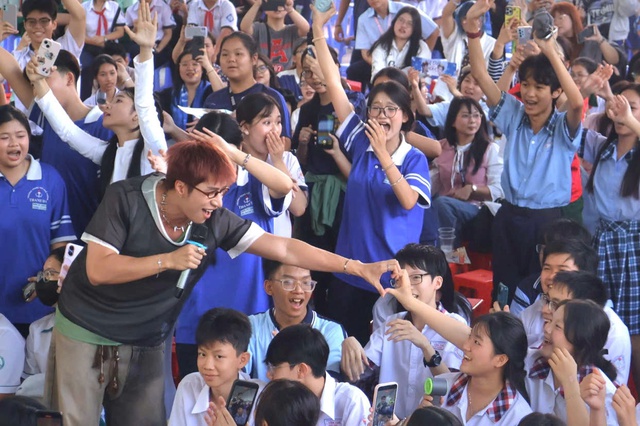 Bùi Duy Ngọc thổi bùng sức nóng Ngày hội Tự tin vào lớp 10 - Ảnh 5.
