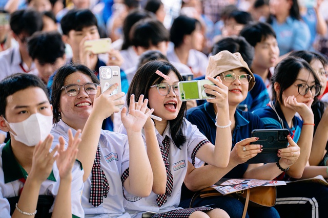 Bùi Duy Ngọc thổi bùng sức nóng Ngày hội Tự tin vào lớp 10 - Ảnh 3.