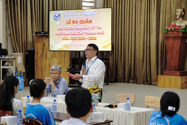 Sáng nay 4-3, kỳ thi chọn học sinh giỏi lớp 12 cấp thành phố diễn ra tại TP.HCM- Ảnh 4. Sáng nay 4-3, kỳ thi chọn học sinh giỏi lớp 12 cấp thành phố diễn ra tại TP.HCM- Ảnh 4.