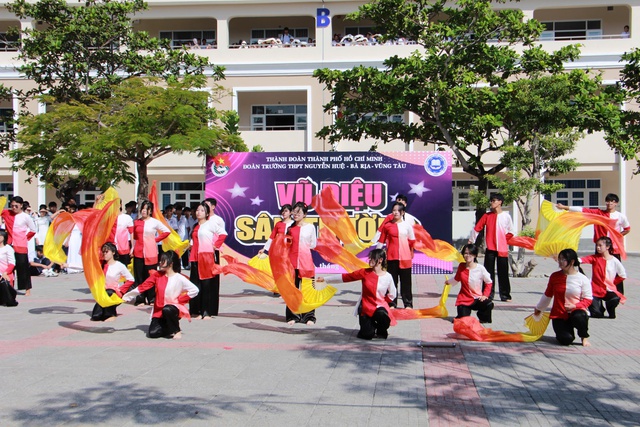 4 điều khiến Trường THPT Nguyễn Huệ là nơi đáng để teen gửi gắm thanh xuân- Ảnh 5. 4 điều khiến Trường THPT Nguyễn Huệ là nơi đáng để teen gửi gắm thanh xuân- Ảnh 5.