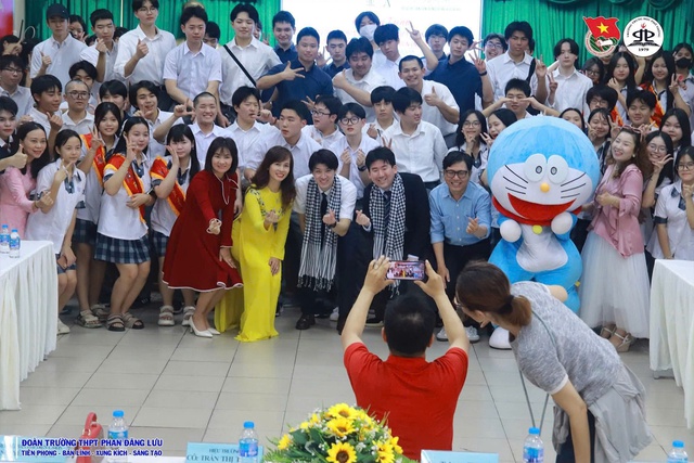 4 học sinh Trường THPT Phan Đăng Lưu chiếm spotlight tại Ngày hội Tự tin vào lớp 10 là ai?- Ảnh 12. 4 học sinh Trường THPT Phan Đăng Lưu chiếm spotlight tại Ngày hội Tự tin vào lớp 10 là ai?- Ảnh 12.